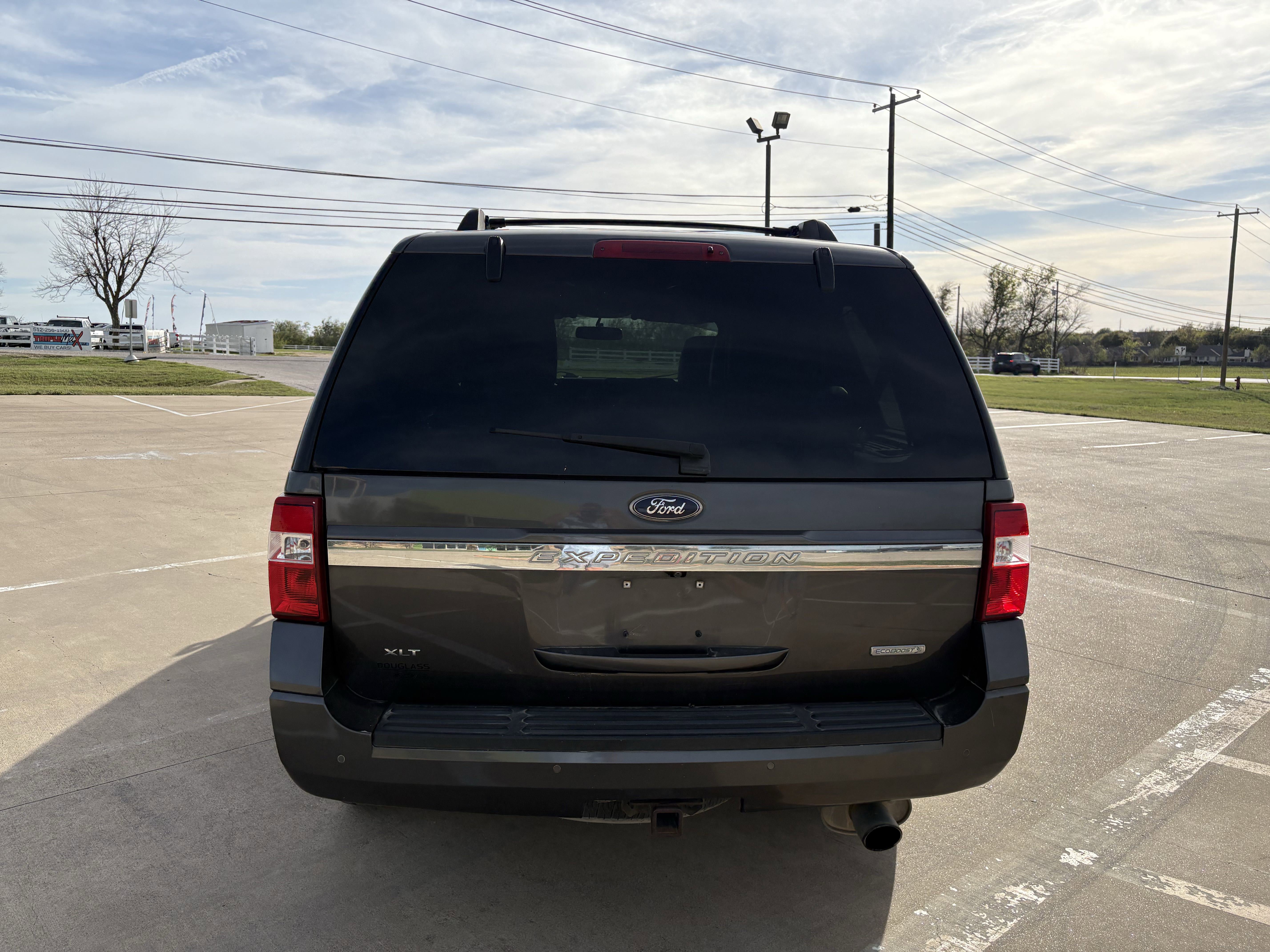 Used 2016 Ford Expedition XLT w/ Equipment Group 201A RWD image 4