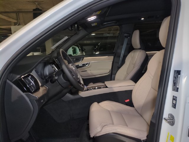 New 2026 Volvo XC90 B6 Ultra w/ Protection Package AWD/4WD image 13