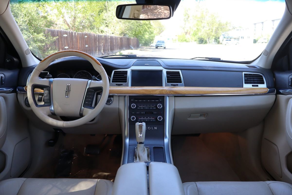 Used 2012 Lincoln MKS AWD image 16