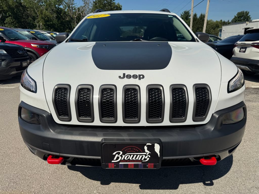 Used 2017 Jeep Cherokee Trailhawk AWD/4WD image 2