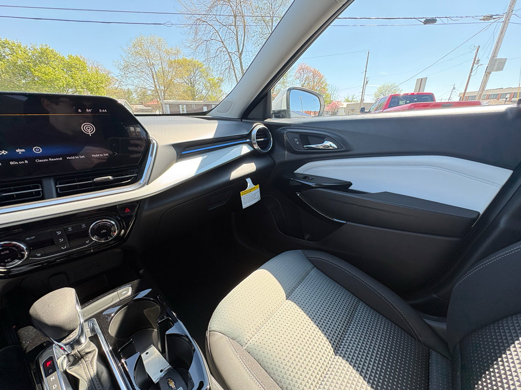 New 2026 Chevrolet Trax LT w/ Driver Confidence Package image 15