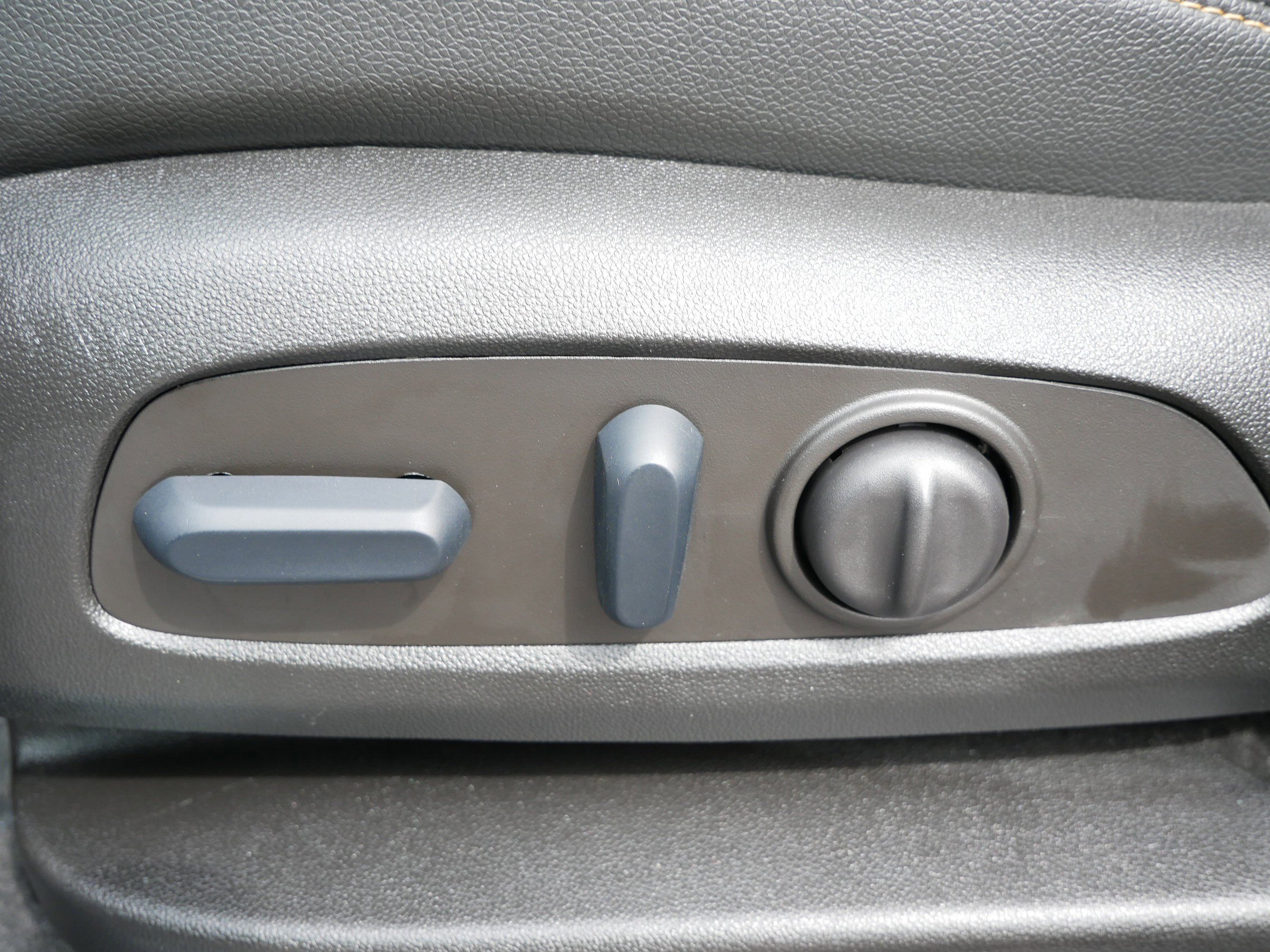 Used 2023 Chevrolet Equinox Premier image 7