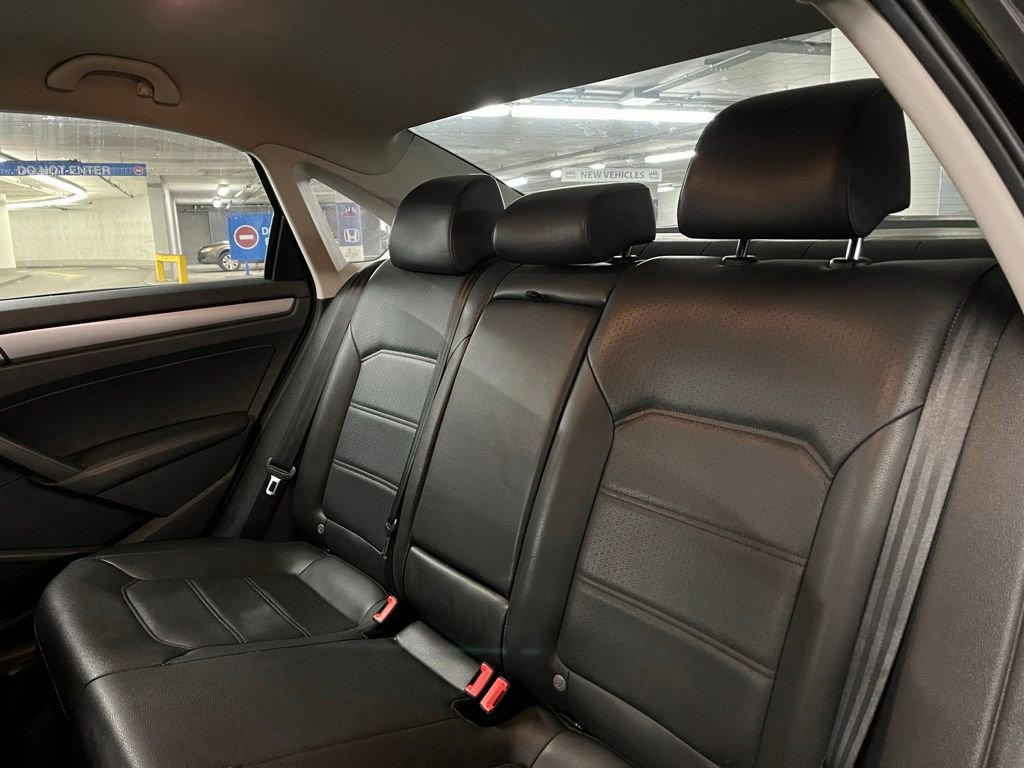 Used 2015 Volkswagen Passat 1.8T Wolfsburg Edition image 14