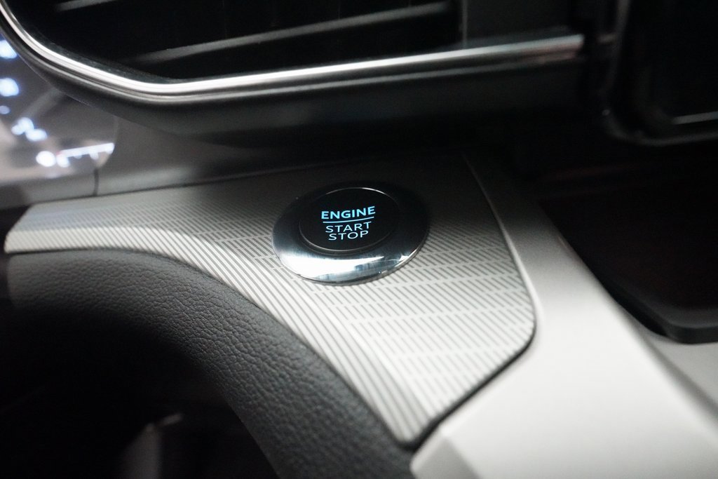 Used 2022 Ford Explorer XLT w/ Equipment Group 202A image 31