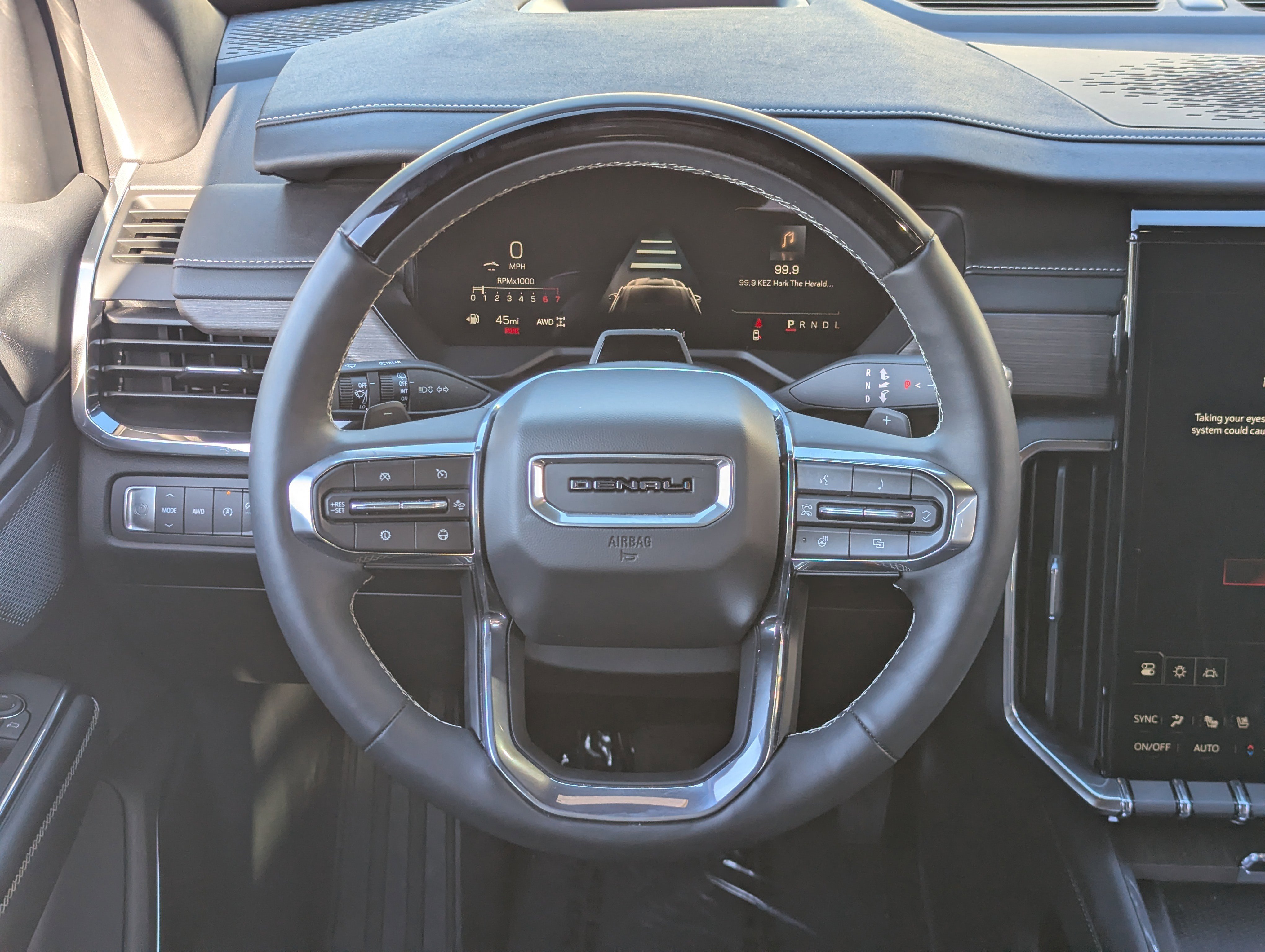 Used 2025 GMC Acadia Denali w/ Super Cruise Package image 16