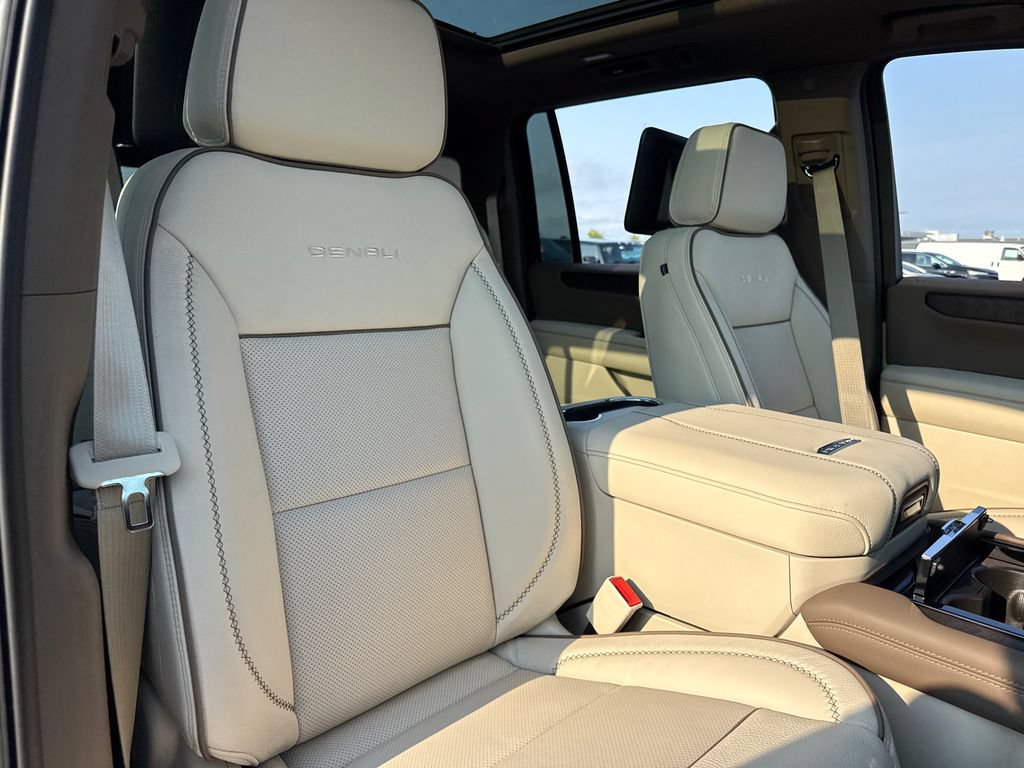 New 2026 GMC Yukon XL Denali w/ Denali Reserve Package AWD/4WD image 36