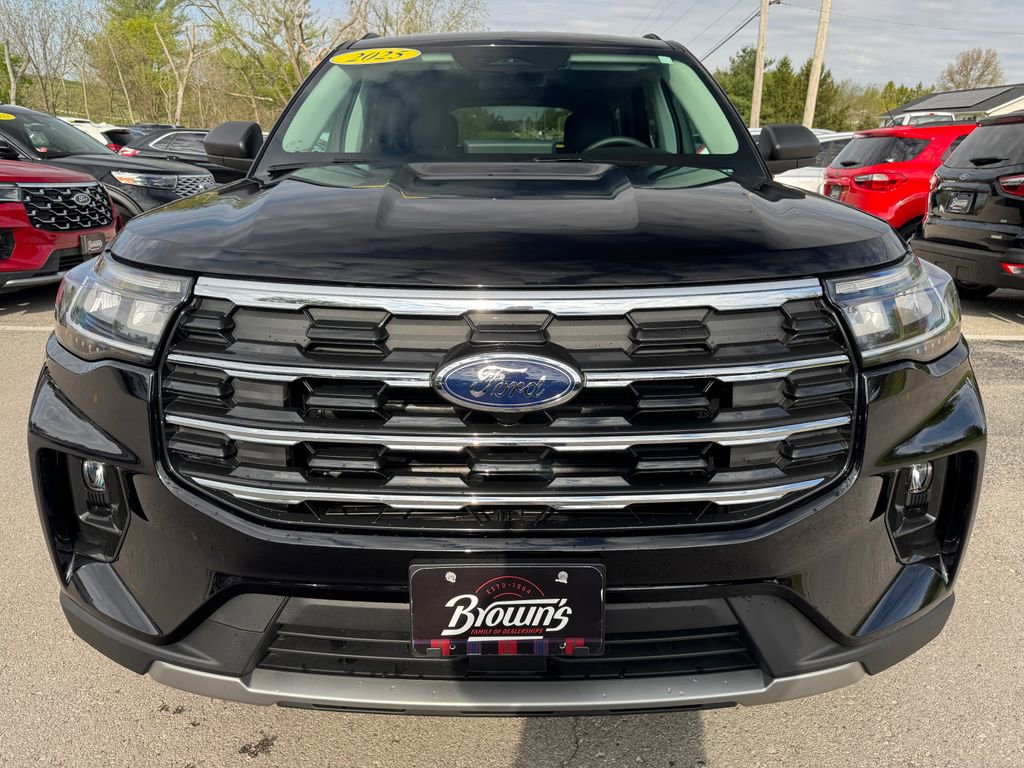 Used 2025 Ford Explorer Active w/ Active Comfort Package AWD/4WD image 2