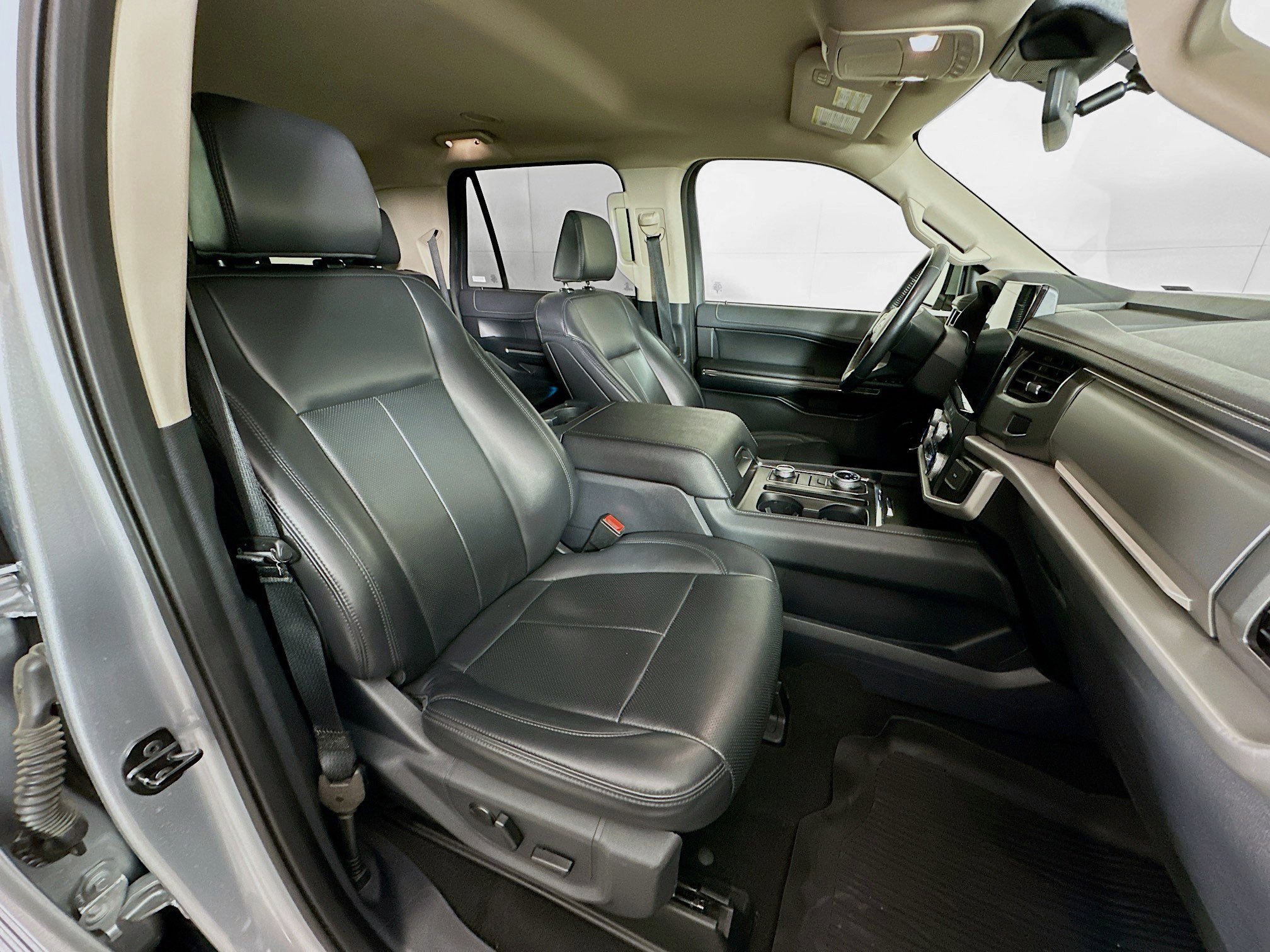 Used 2024 Ford Expedition Max XLT image 33