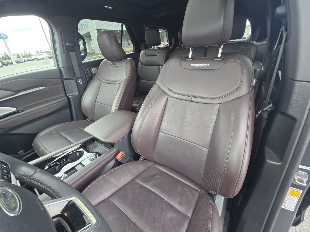 Used 2025 Ford Explorer Platinum AWD/4WD image 18
