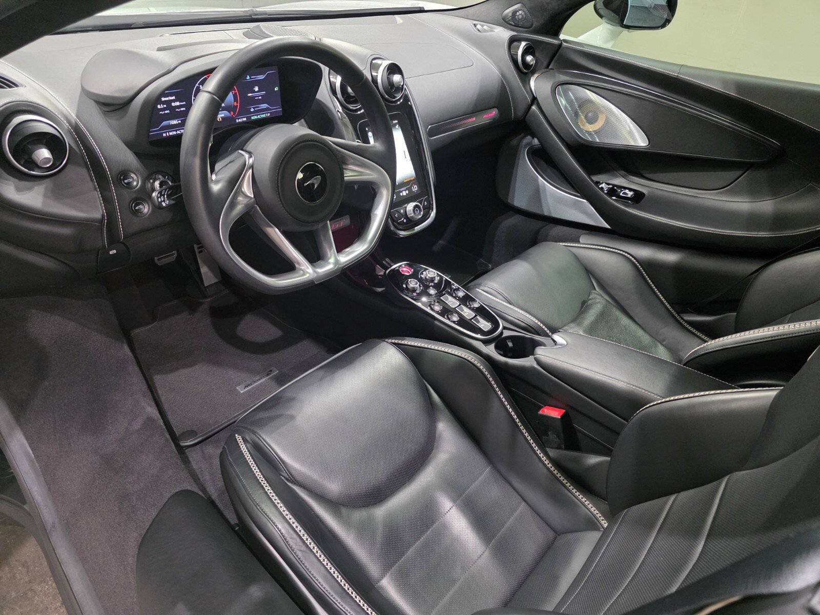 Used 2023 McLaren GT RWD image 7