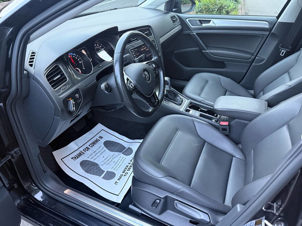 Used 2016 Volkswagen e-Golf SEL Premium w/ Driver Assistance Package image 9