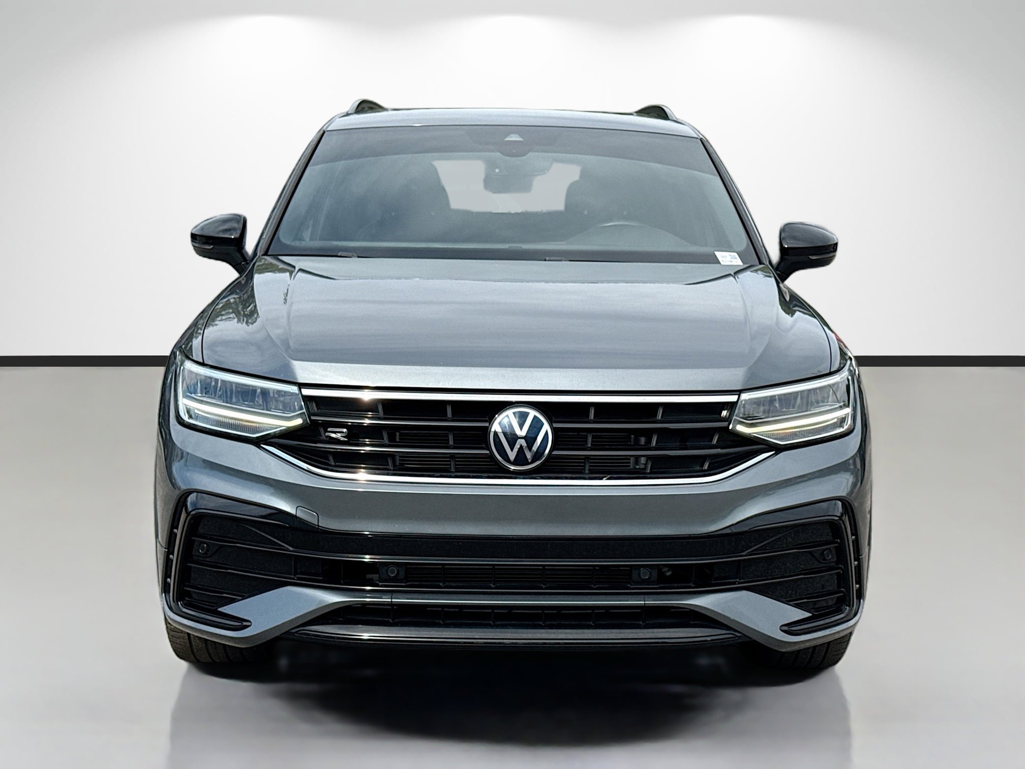 Used 2023 Volkswagen Tiguan SE R-Line FWD image 8