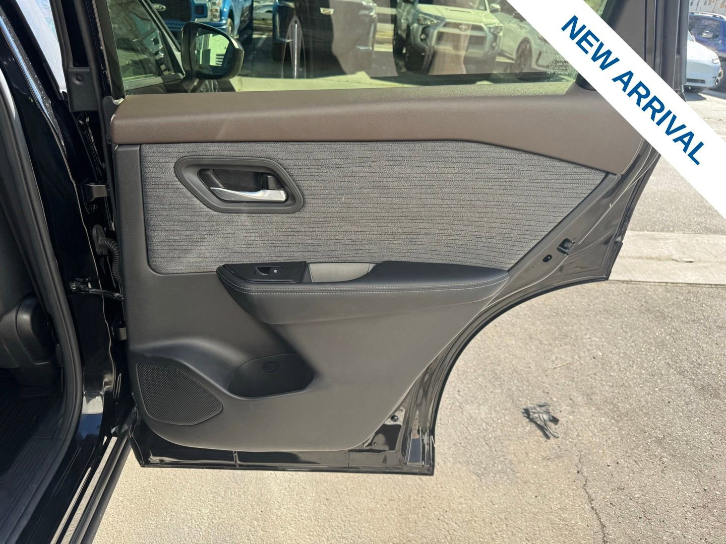 Used 2023 Nissan Rogue SV image 12