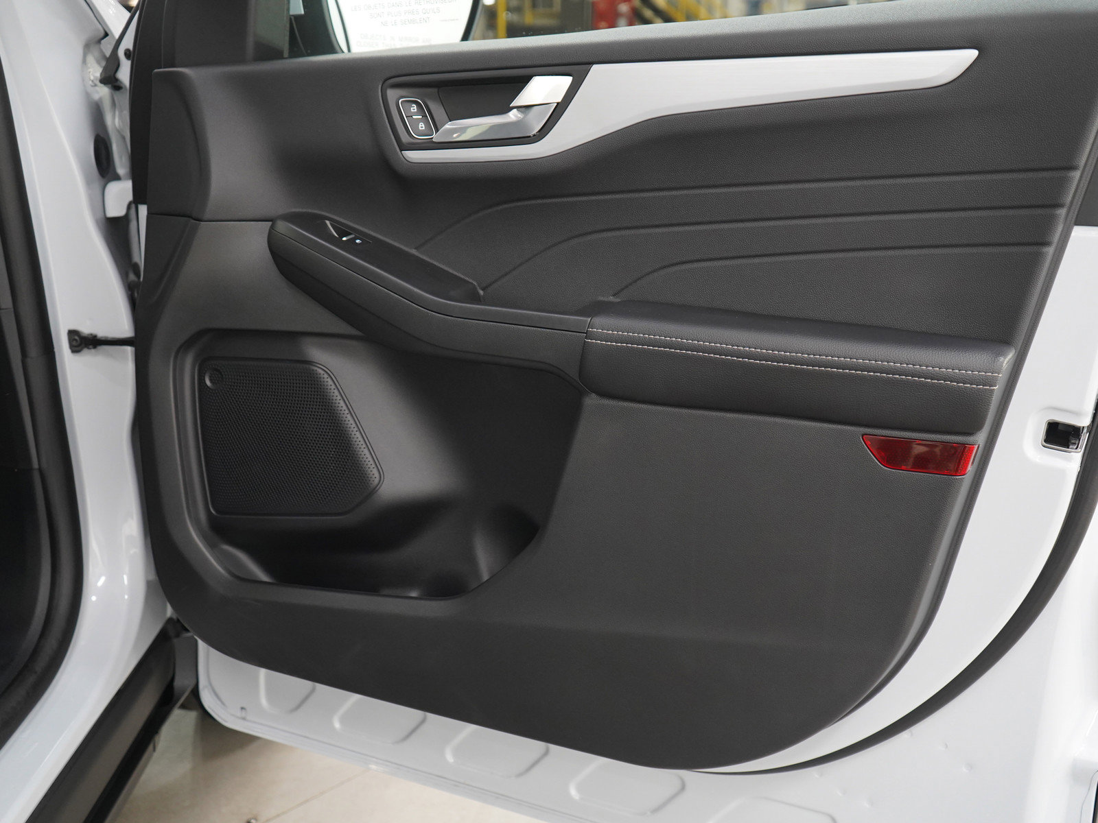 Used 2025 Ford Escape Platinum image 9