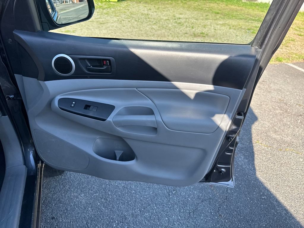 Used 2015 Toyota Tacoma 4x4 Access Cab V6 w/ TRD Sport Package image 33