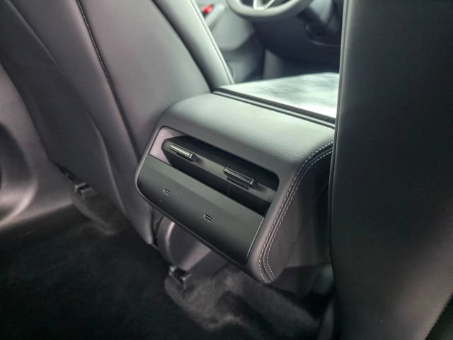 Used 2026 Tesla Model Y AWD image 35