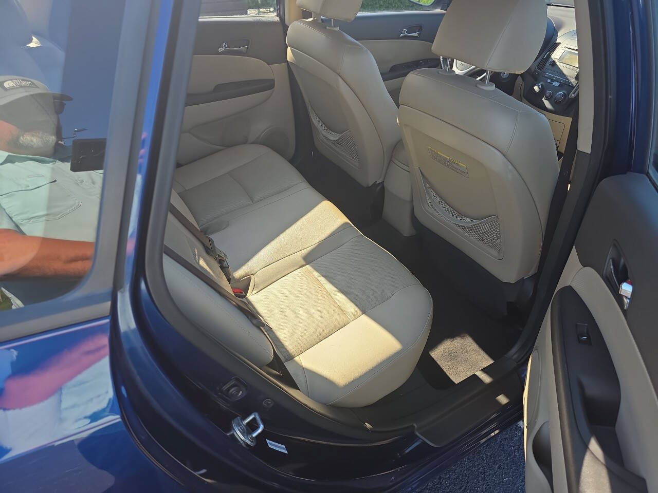 Used 2012 Hyundai Elantra FWD image 13