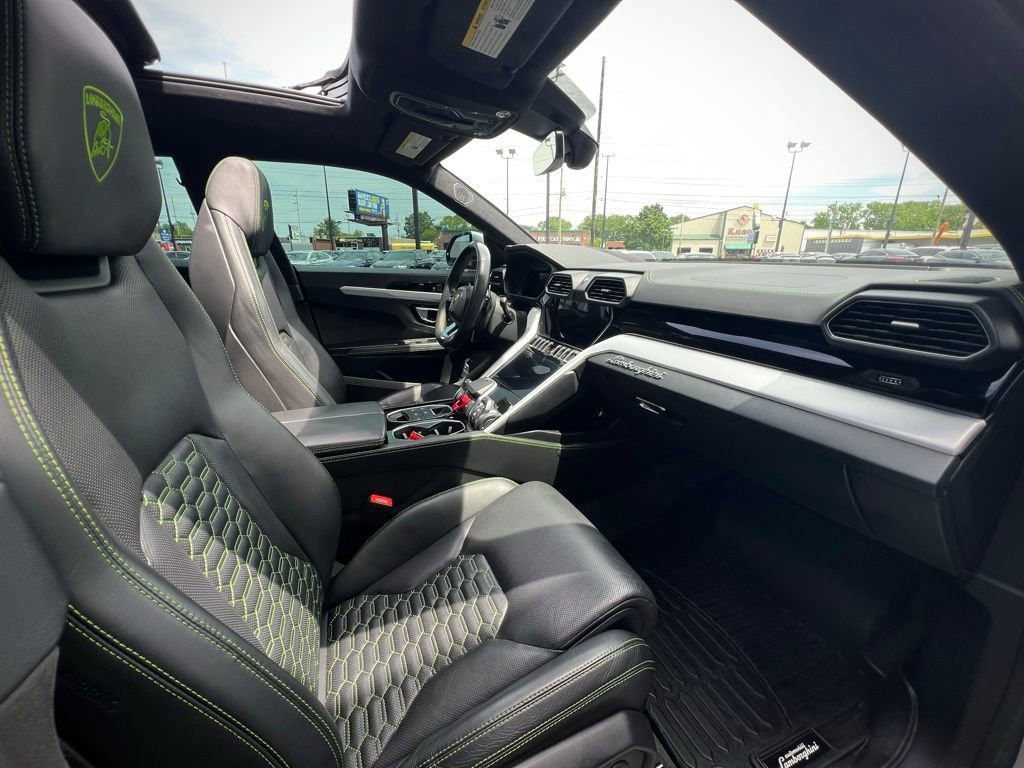 Used 2022 Lamborghini Urus image 37