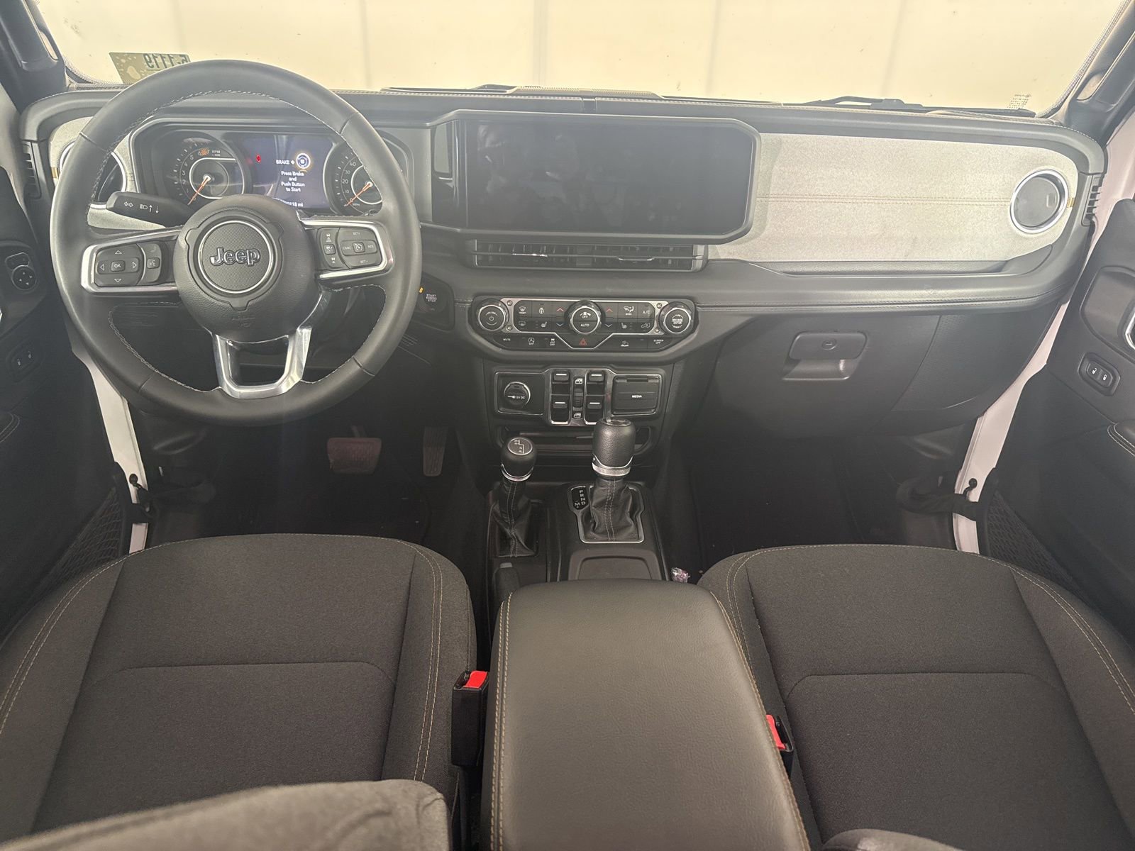 Used 2025 Jeep Wrangler Unlimited Sahara AWD/4WD image 9