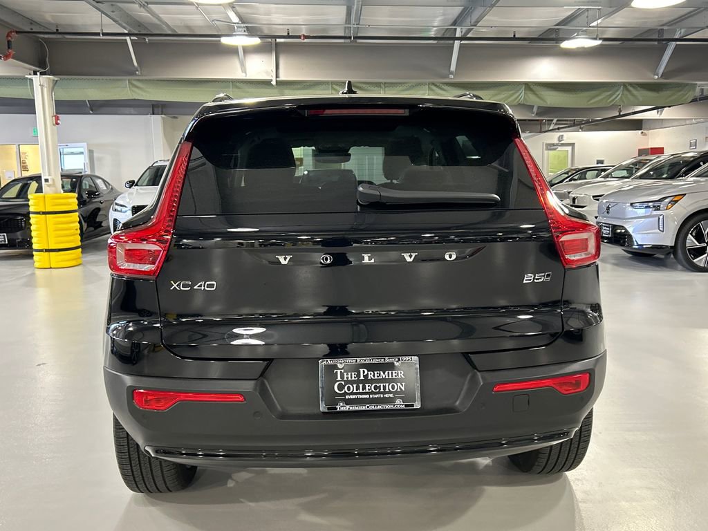 Used 2023 Volvo XC40 B5 Plus w/ Driver Assist Package AWD/4WD image 3