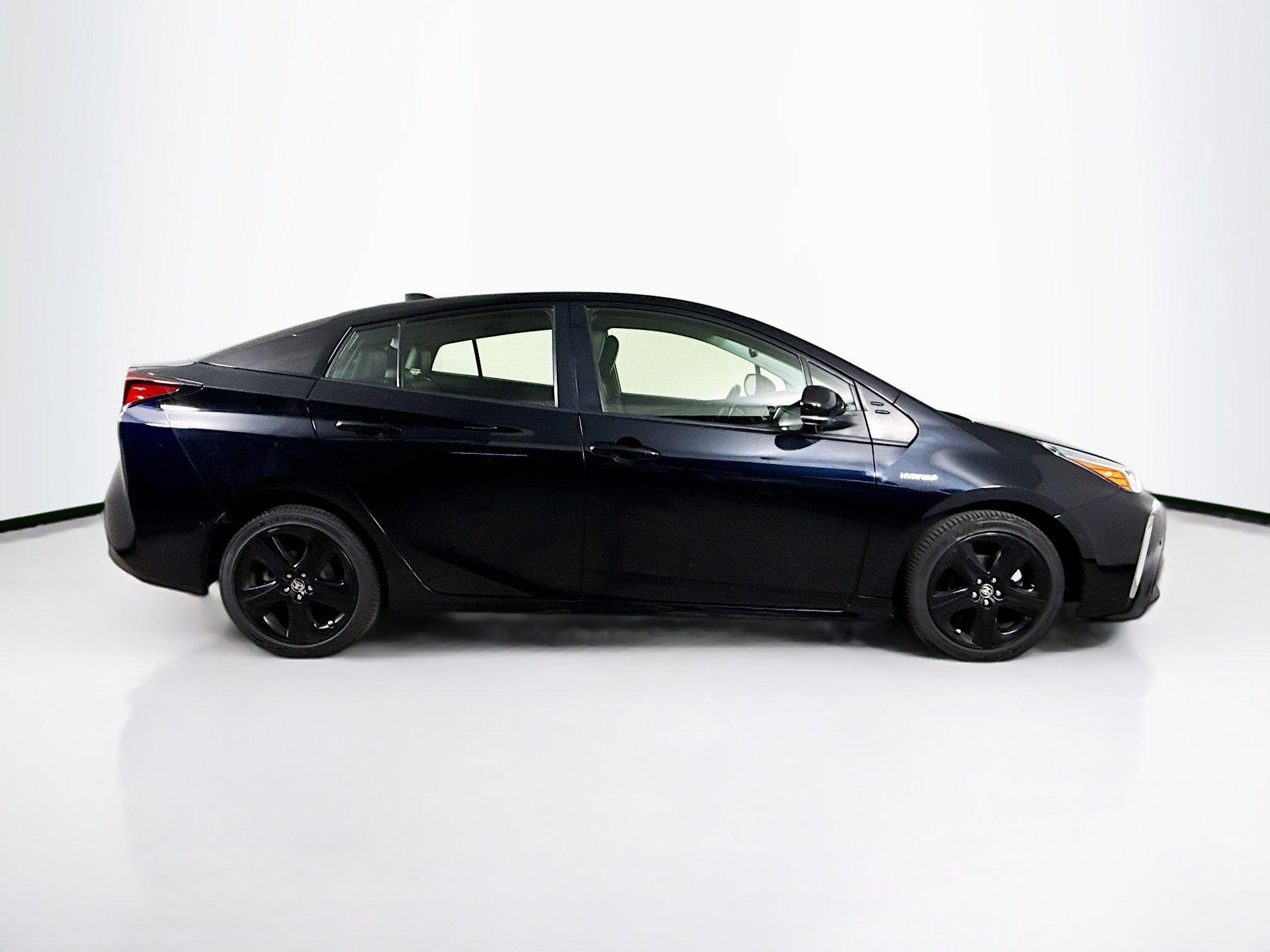 Used 2022 Toyota Prius XLE FWD image 2