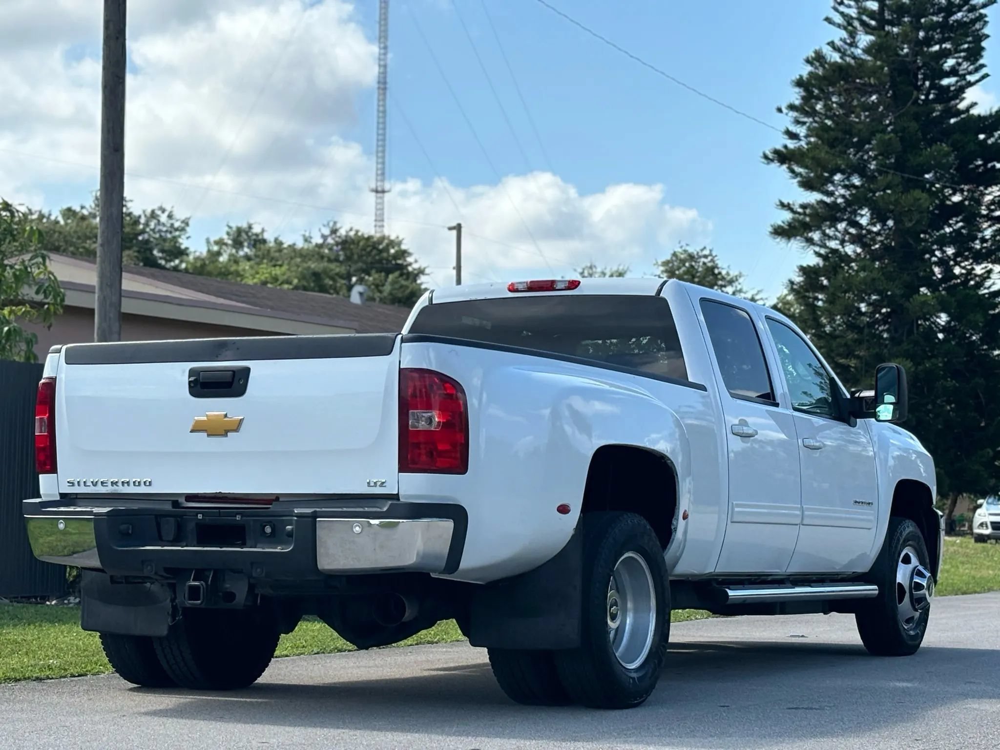 Used 2014 Chevrolet Silverado 3500 LTZ w/ LTZ Plus Package AWD/4WD image 4