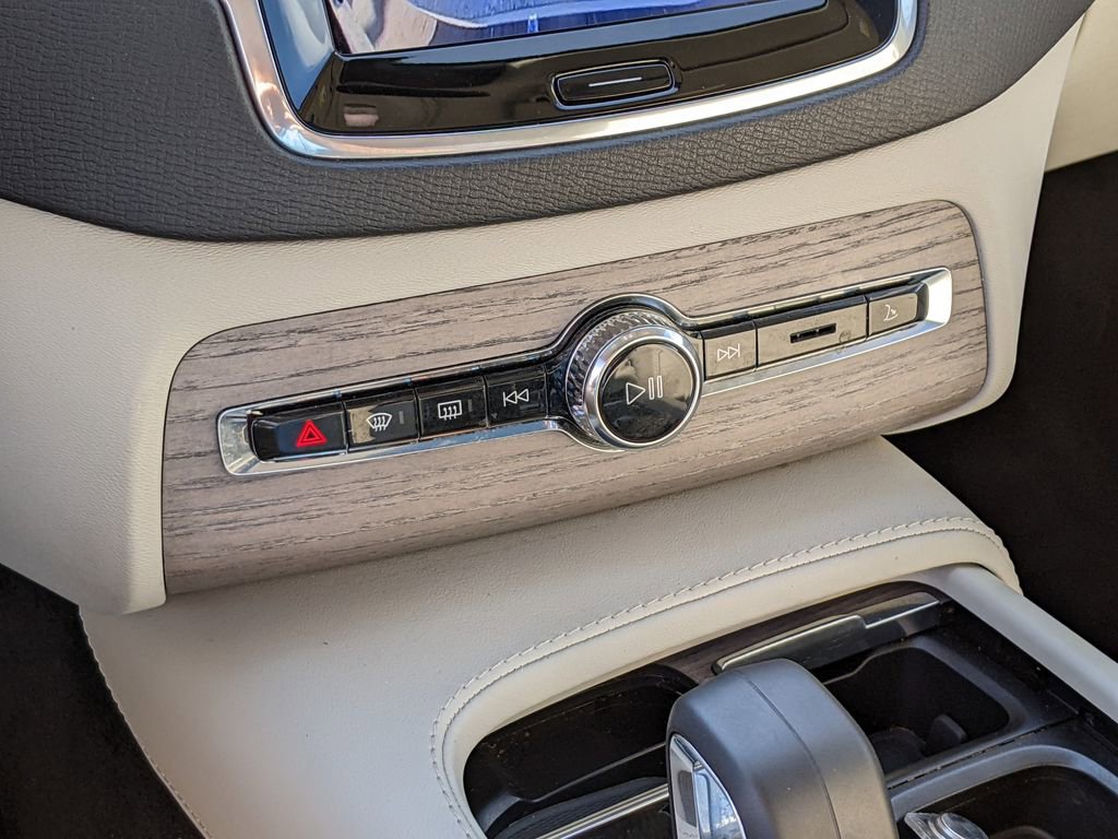 Certified 2024 Volvo XC90 B6 Plus w/ Protection Package image 18