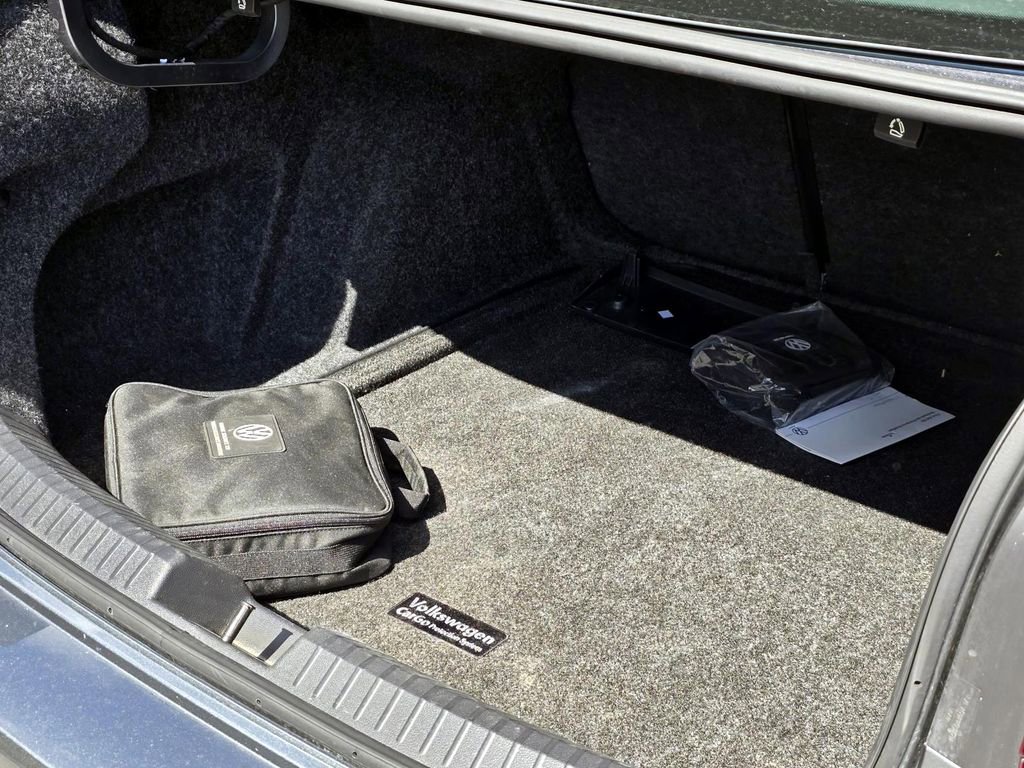 Used 2024 Volkswagen Jetta SE w/ Panoramic Sunroof Package image 36