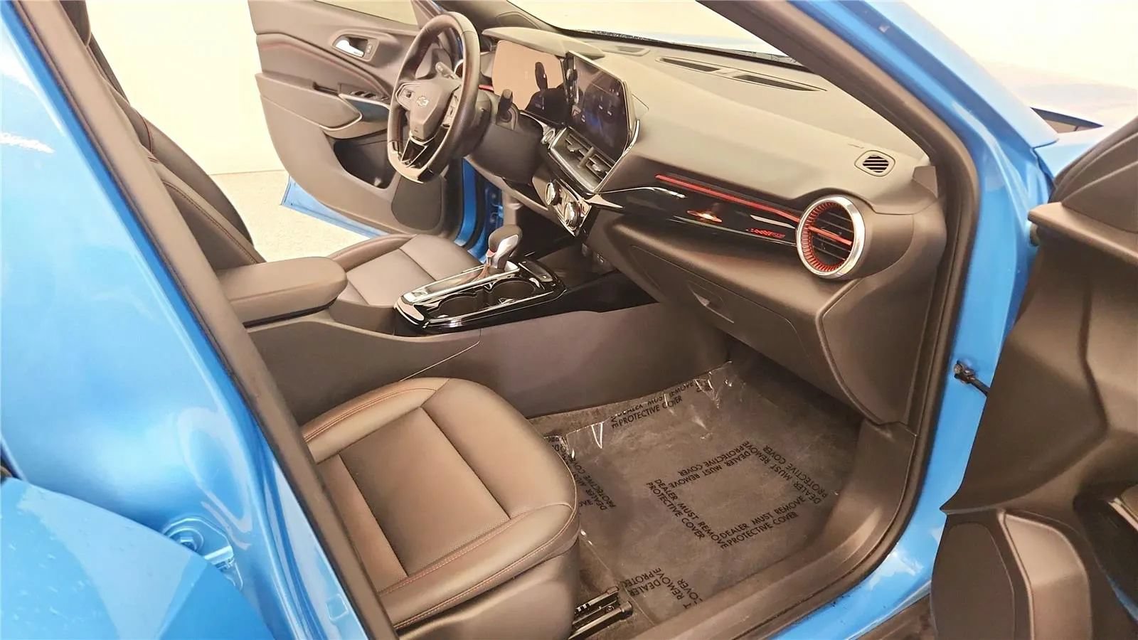 Used 2025 Chevrolet Trax RS w/ Sunroof Package FWD image 36