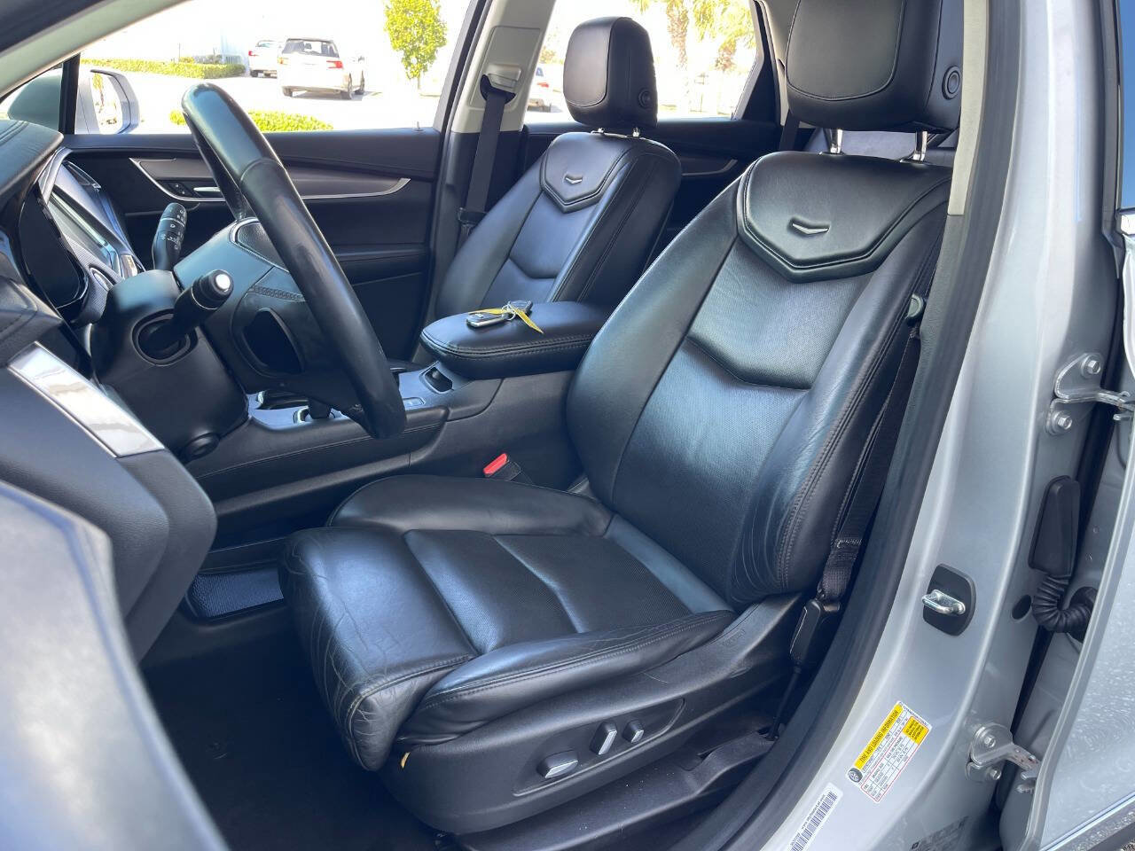 Used 2017 Cadillac XT5 Premium Luxury FWD image 30
