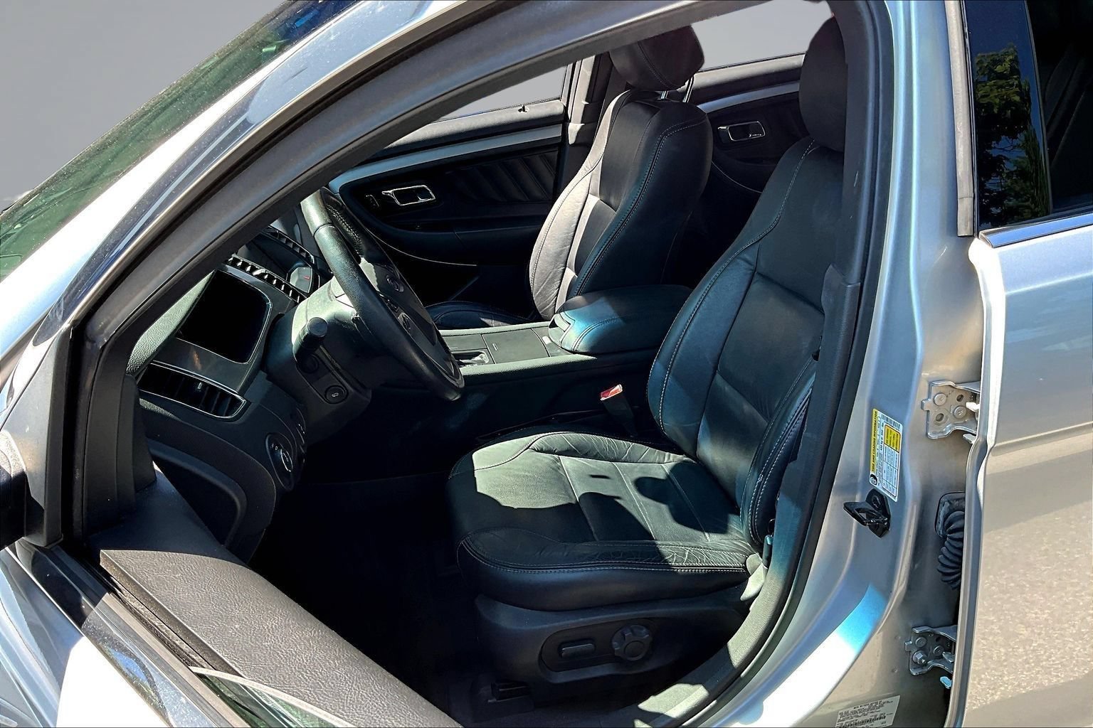 Used 2017 Ford Taurus SEL w/ Equipment Group 201A FWD image 18