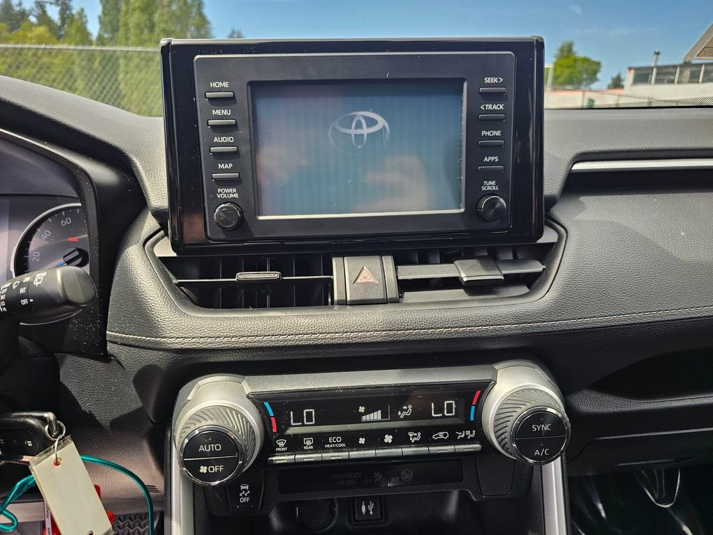 Used 2019 Toyota RAV4 LE w/ Carpet Mat Package AWD/4WD image 25