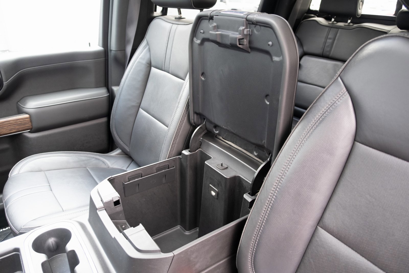 Used 2020 Chevrolet Silverado 3500 High Country w/ Technology Package image 9