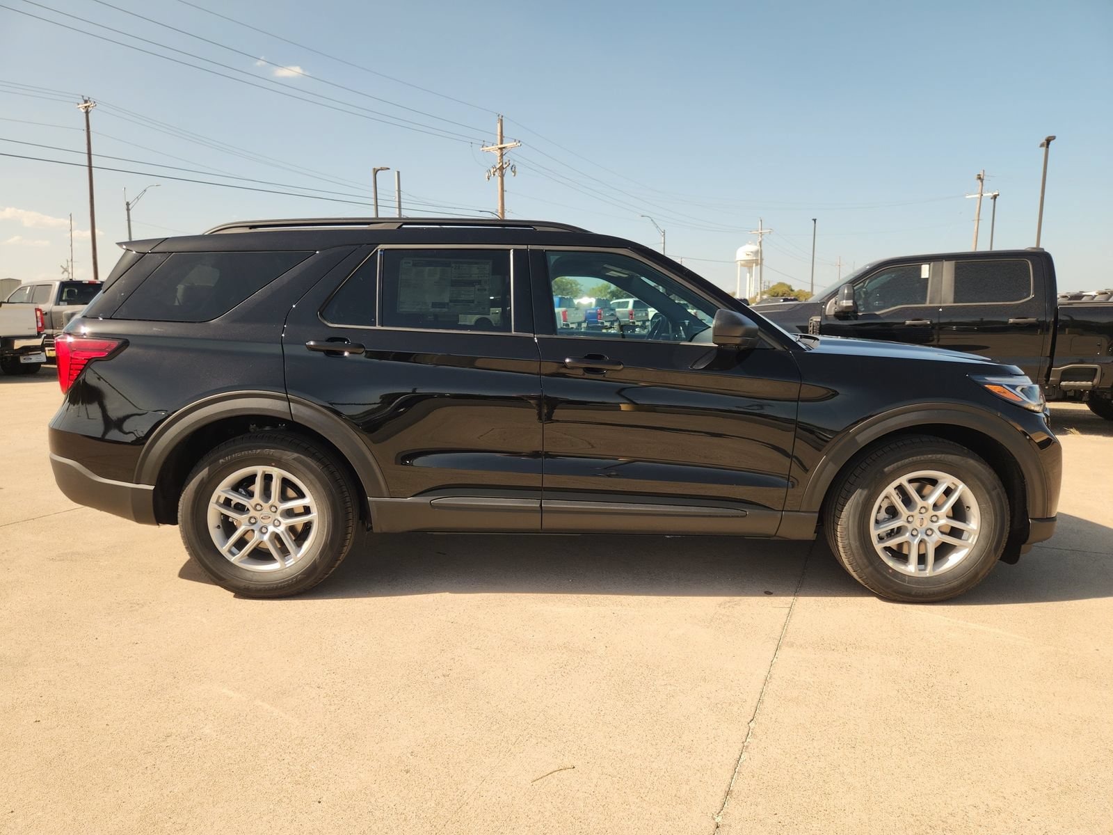New 2027 Ford Explorer Active RWD image 7