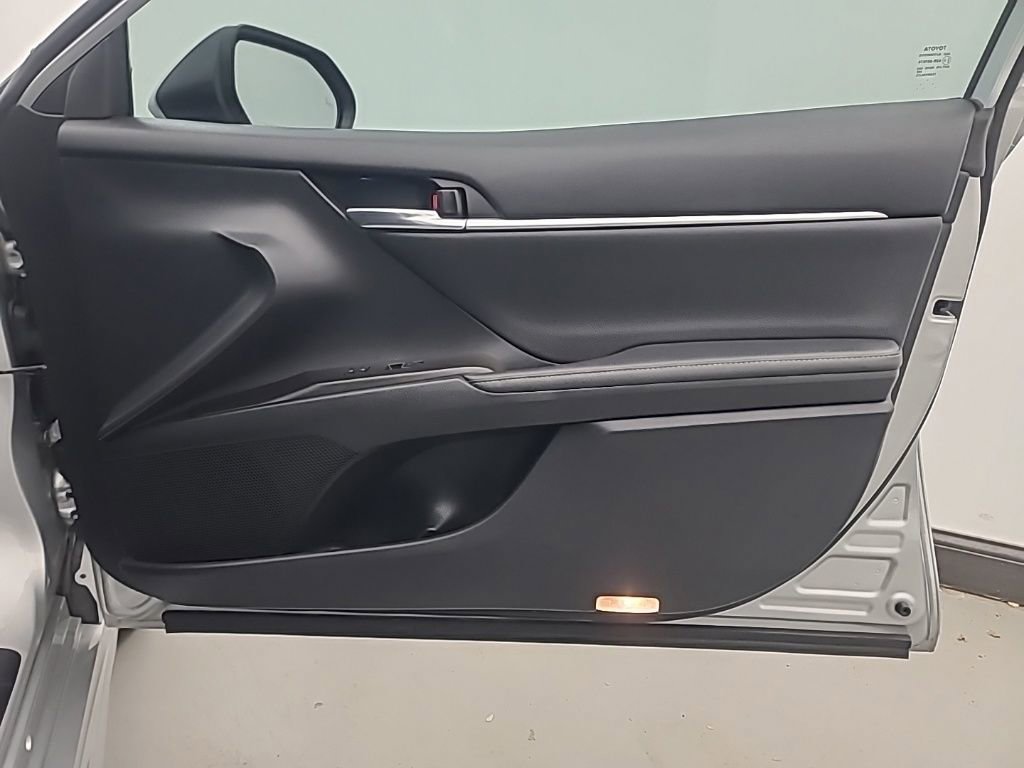 Used 2022 Toyota Camry XSE FWD image 13
