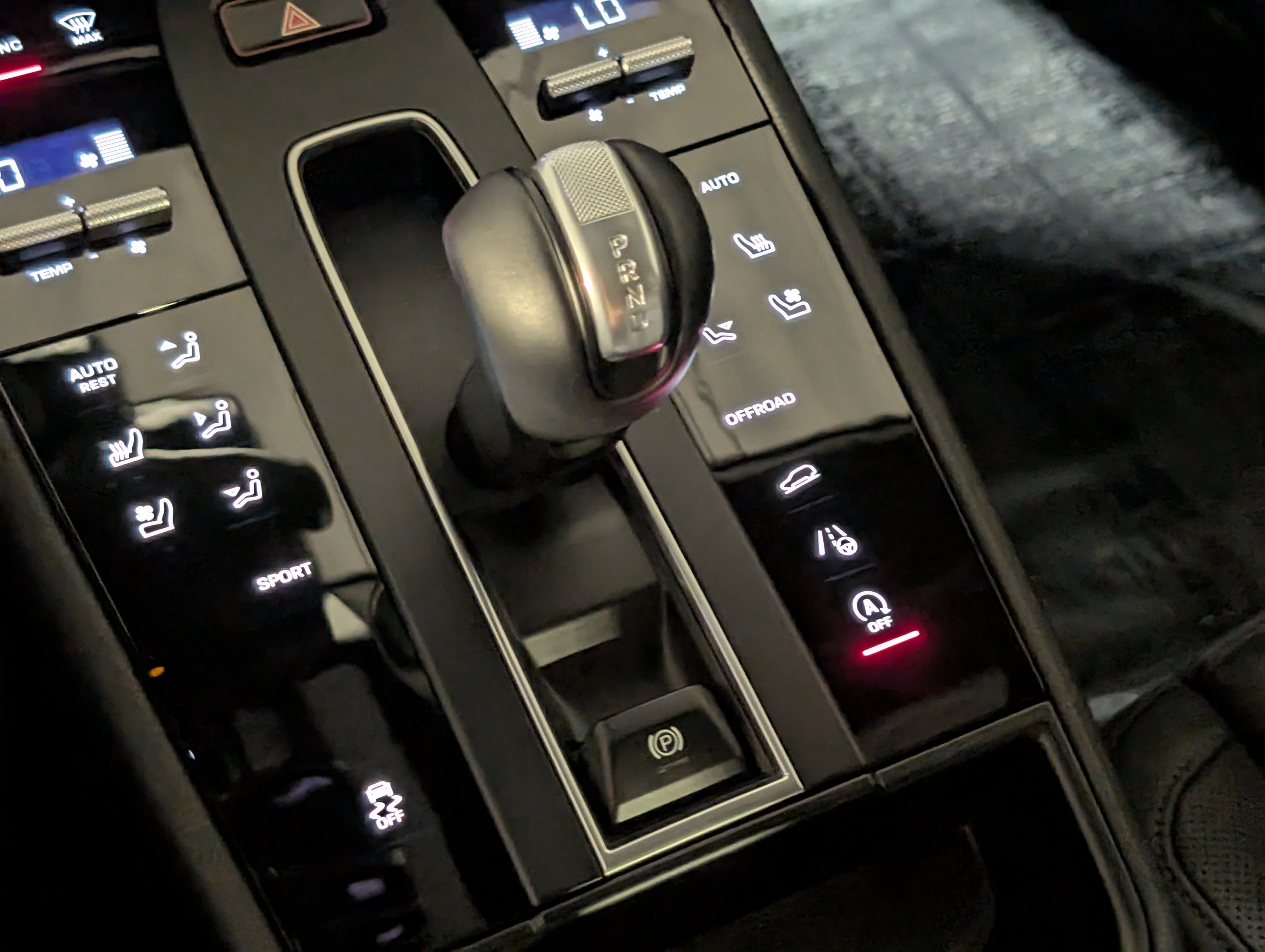 Certified 2025 Porsche Macan image 42