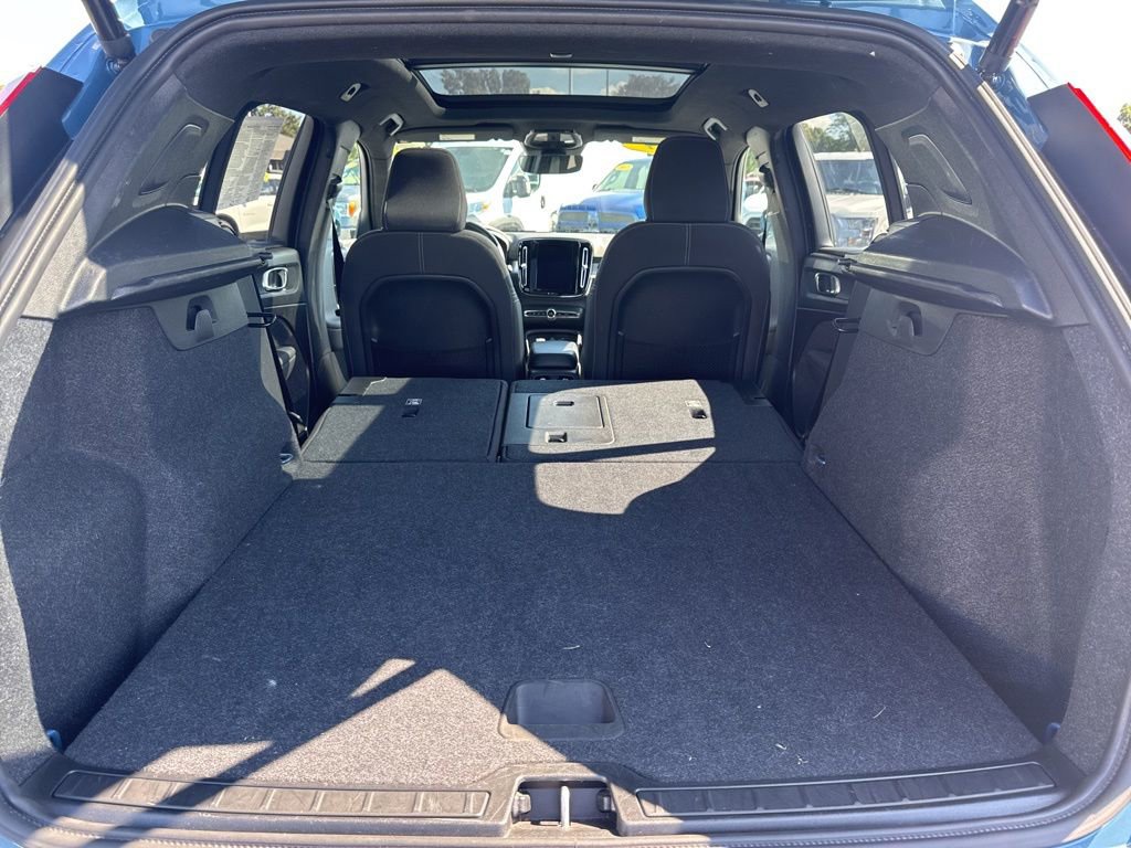 Used 2024 Volvo XC40 B5 Core image 41