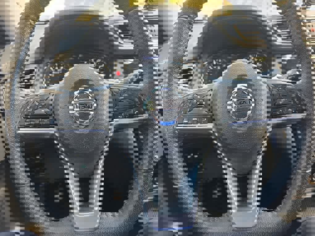 Used 2019 Nissan Rogue SV image 14