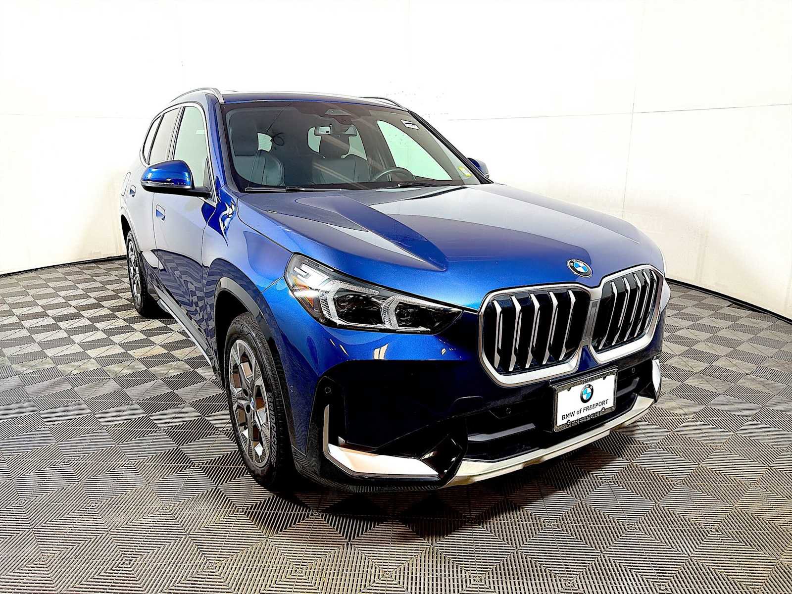 Used 2025 BMW X1 xDrive28i w/ Convenience Package image 2