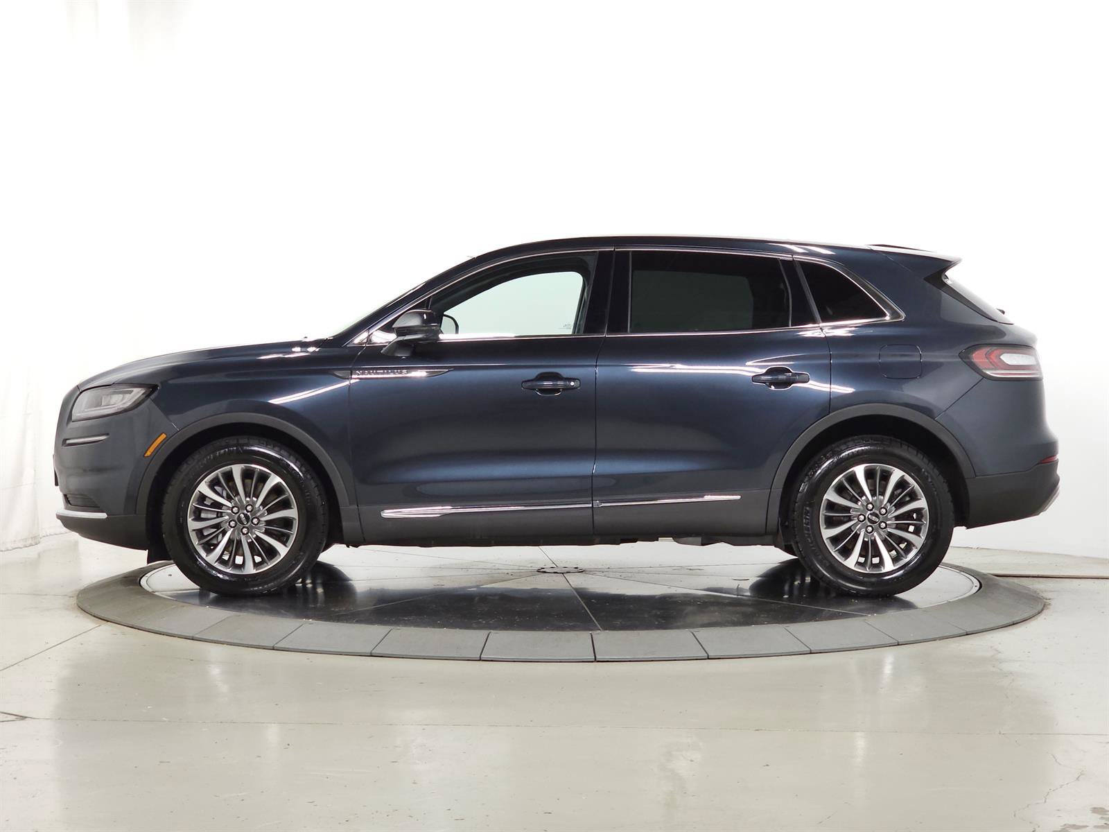 Used 2023 Lincoln Nautilus Reserve AWD/4WD image 4