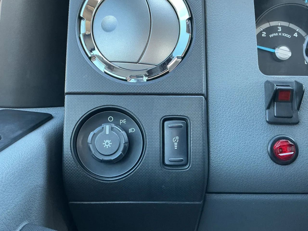 Used 2015 Ford F650 2WD Regular Cab Super Duty image 21