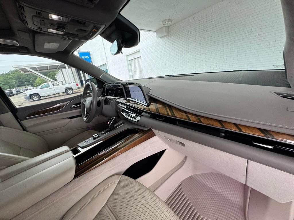 Used 2022 Cadillac Escalade Sport Platinum w/ Heavy-Duty Trailer Package AWD/4WD image 17