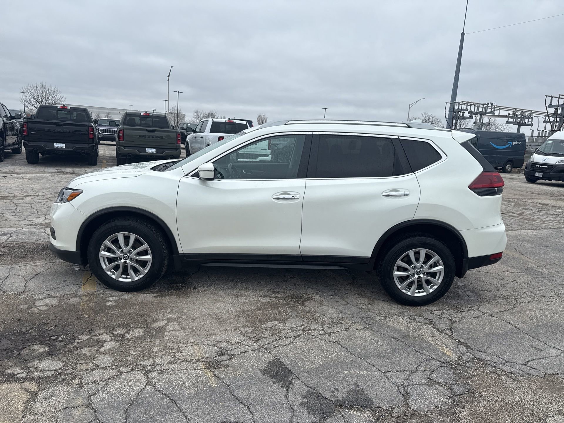 Used 2018 Nissan Rogue SV image 9