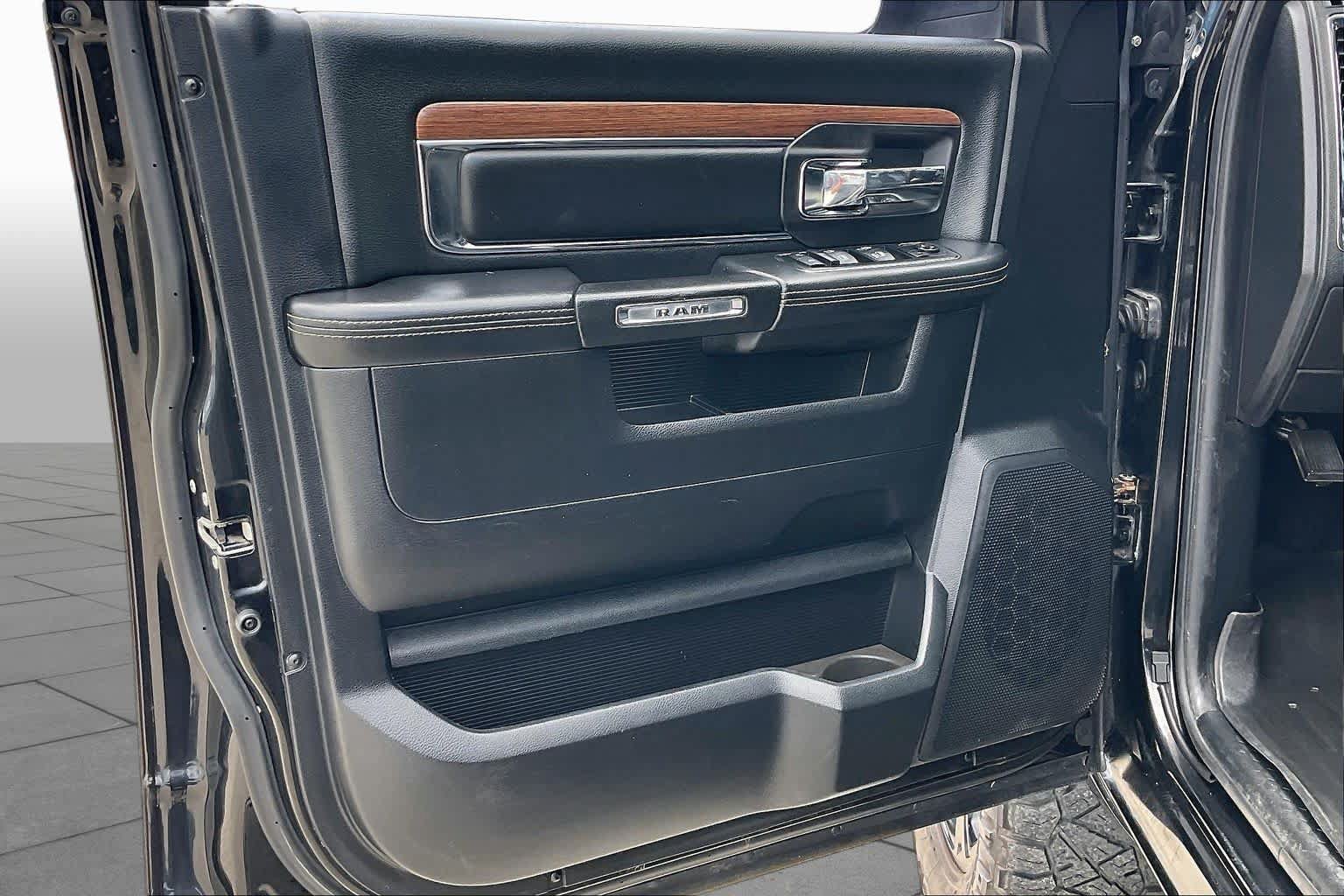 Used 2014 RAM 2500 Laramie w/ Black Appearance Group AWD/4WD image 20