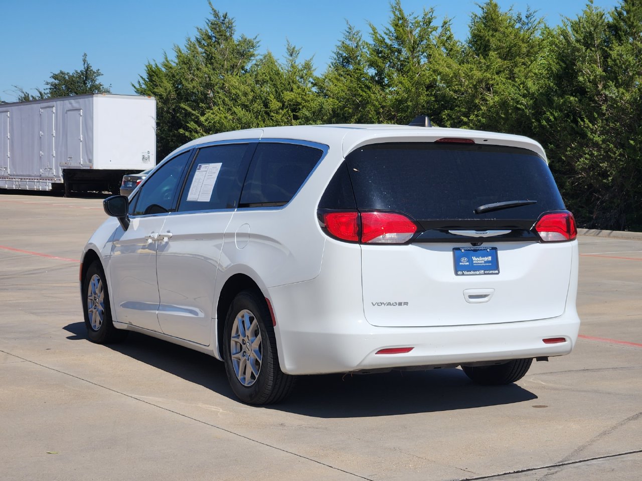 Used 2024 Chrysler Voyager LX FWD image 3