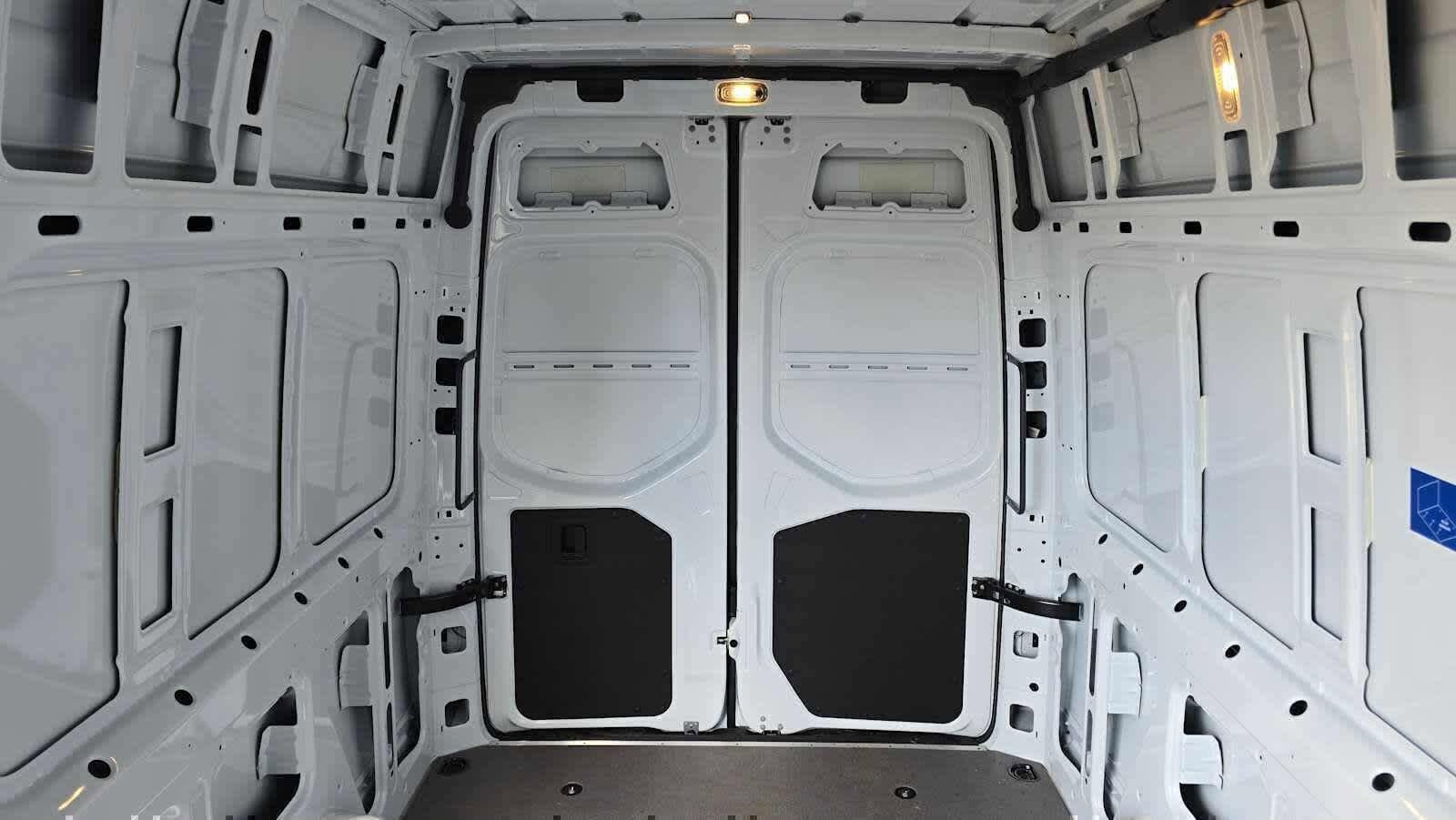 Used 2025 Mercedes-Benz Sprinter 2500 image 16