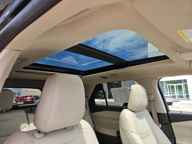 Used 2023 Ford Explorer Platinum w/ Technology Package image 11