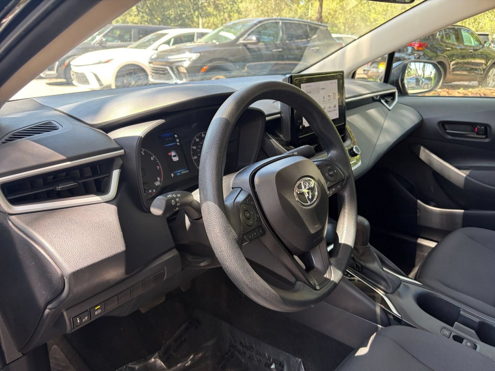 Used 2025 Toyota Corolla LE FWD image 31
