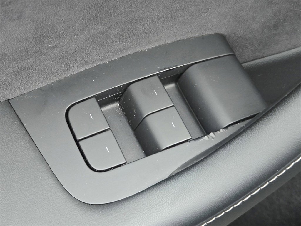 Used 2023 Tesla Model Y Long Range image 17