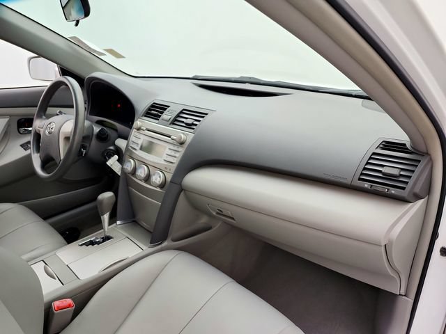 Used 2011 Toyota Camry LE FWD image 17